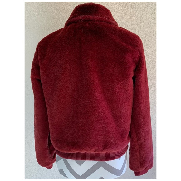 Excellent pre-owned super soft plume color faux fur 2 side pockets zipper jacket - Picture 6 of 9